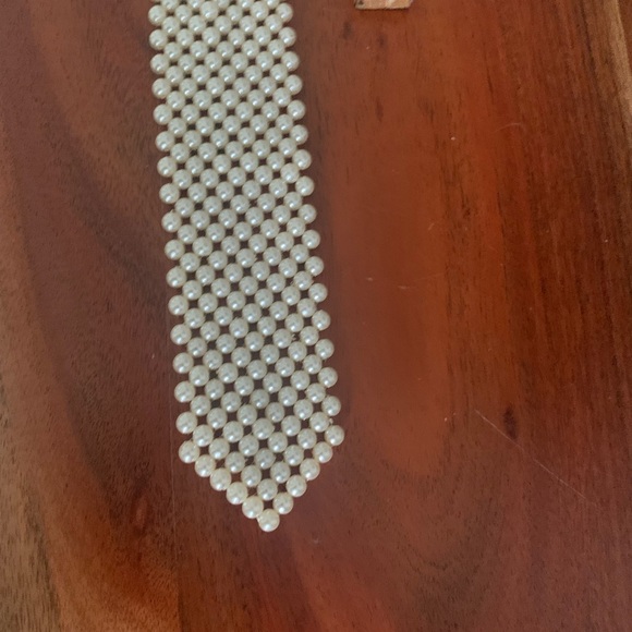 Pearl Tie Fun for events or adding a little pizazz to a outfit - Picture 3 of 5